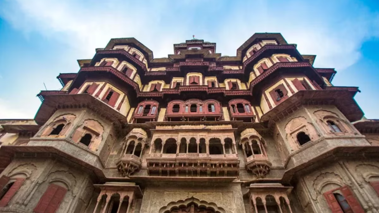 best Indore Rajwada palace :Indore Rajwada palace