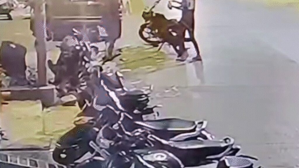 Best Indore News Indore: Bomb attack on a gangster's house