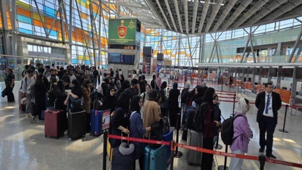 Best Indore News:Passengers troubled by mosquitoes at Indore airport: