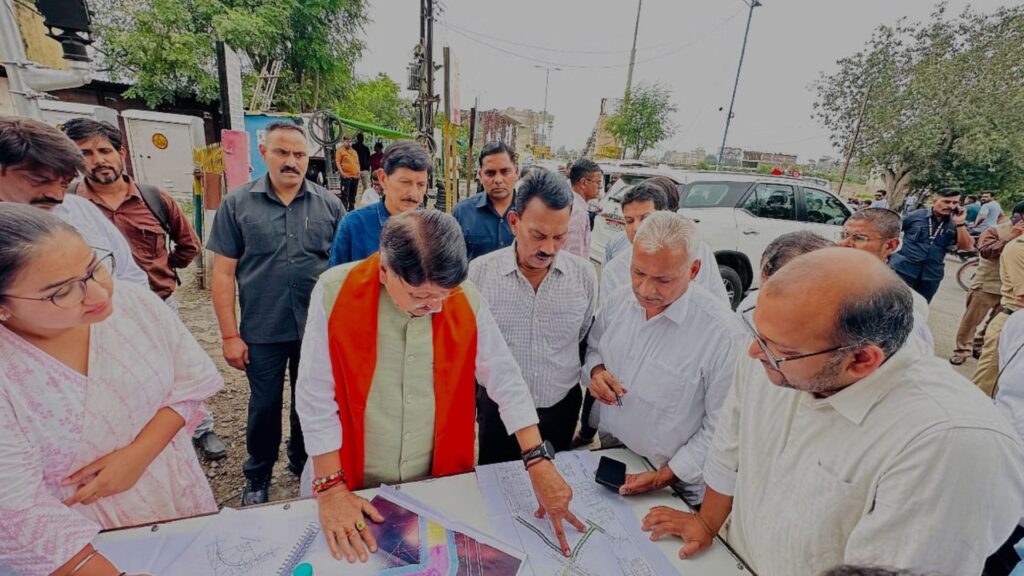 Best Indore: NewsMinister Vijayvargiya got angry on Z design bridge