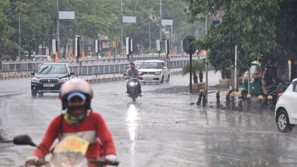 Best Indore News Intermittent drizzle in Indore in the morning: