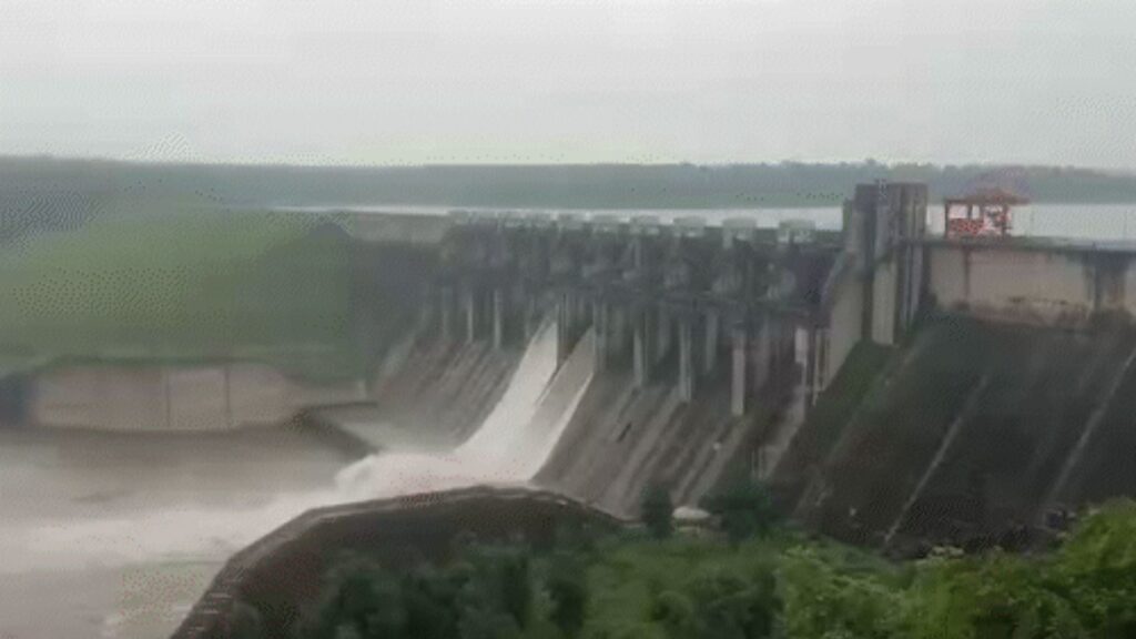 Best Indore News Two gates of Madikheda Dam opened in Shivpuri:
