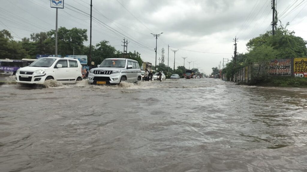 Best Indore News Heavy rain in Indore flooded AB Road