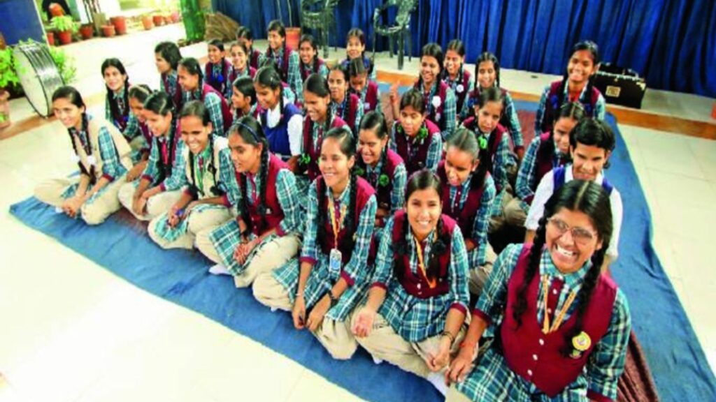 Best Indore News This is also amazing: Visually impaired children study with normal children