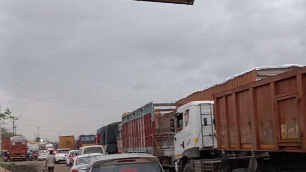 Best Indore News NHAI and contractors should complete the work in one month