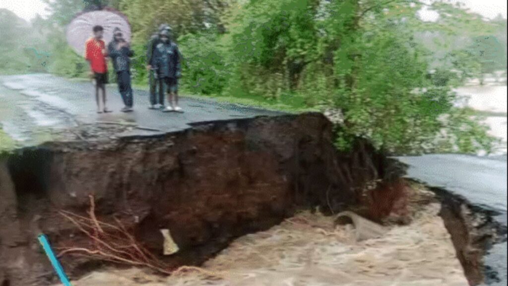 Indore PropertyRoad washed away in Mandla, wedding procession stuck on highway