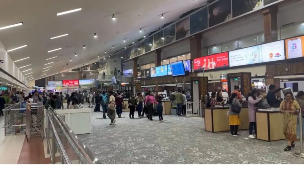 Best Indore NewsIndore airport records 22 lakh passengers: 2025